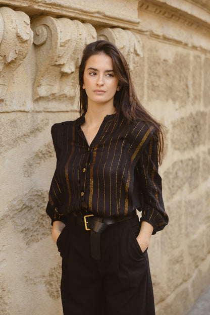 Camisa Negra Rayas Doradas