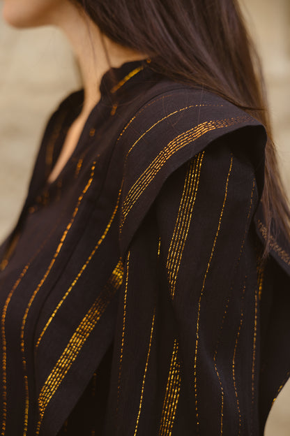 Camisa Negra Rayas Doradas